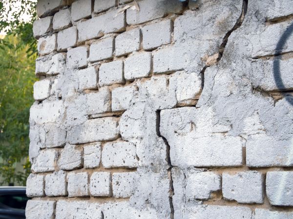 Cracked Brick Wall Repair in Manhattan